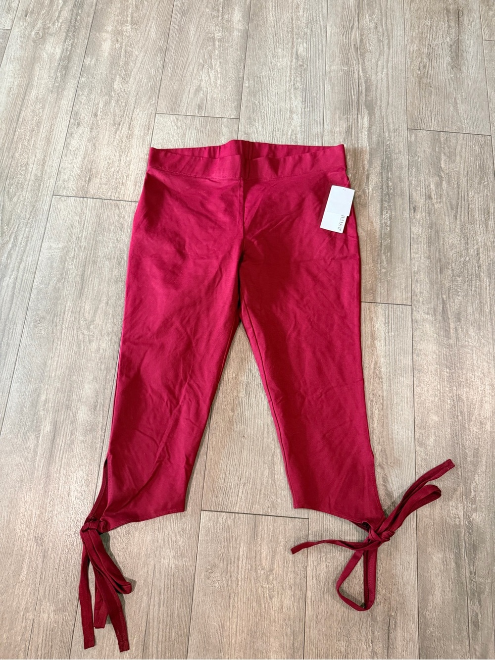 JustFab Raspberry Tie-Hem Capri Leggings